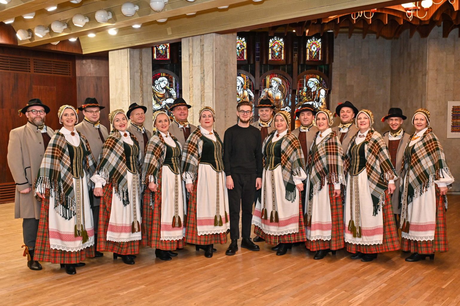 Vyresniųjų liaudiškų šokių kolektyvas „Miestelėnai“